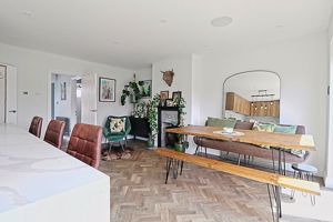 Family Room Dining- click for photo gallery